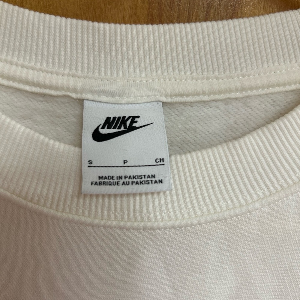 Nike Women’s White Oversized Sweatshirt Small - Picture 3 of 5
